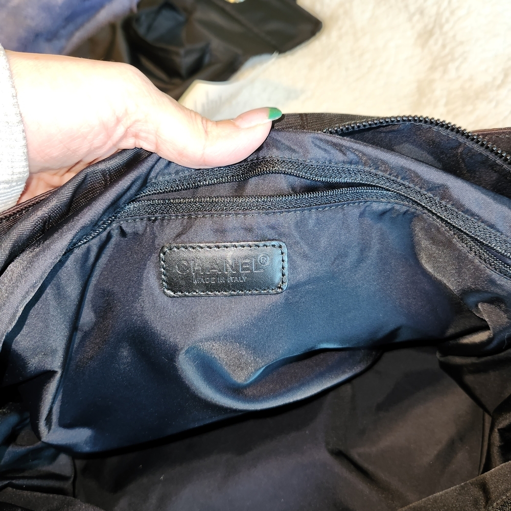 CHANEL Black Quilted Logo Tre Grand Modele Tote Travel Bag - Picture 7 of 12